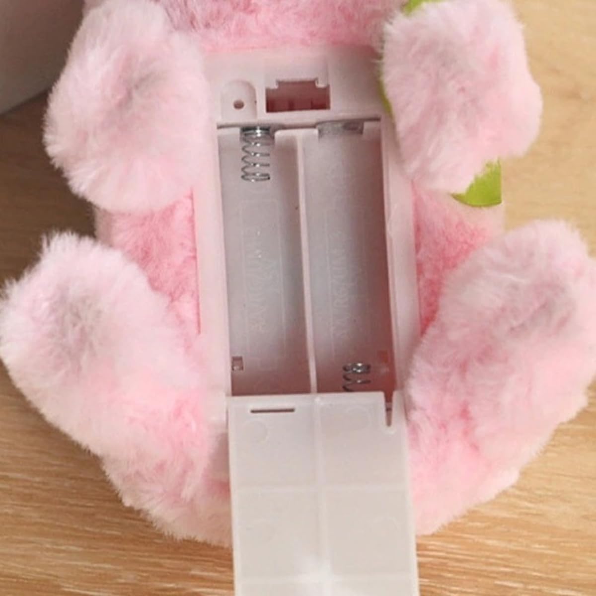Brinquedo infantil pelucia capivara fofa filo Pula e emiti som (Marrom)