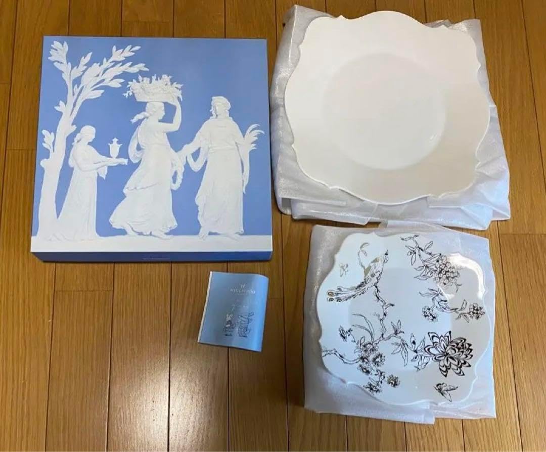 未使用ウェッジウッド ジャスパー・コンラン バロックプラチナプレート ジャスパーコンラン バロックホワイト プラチナスクエアプレート