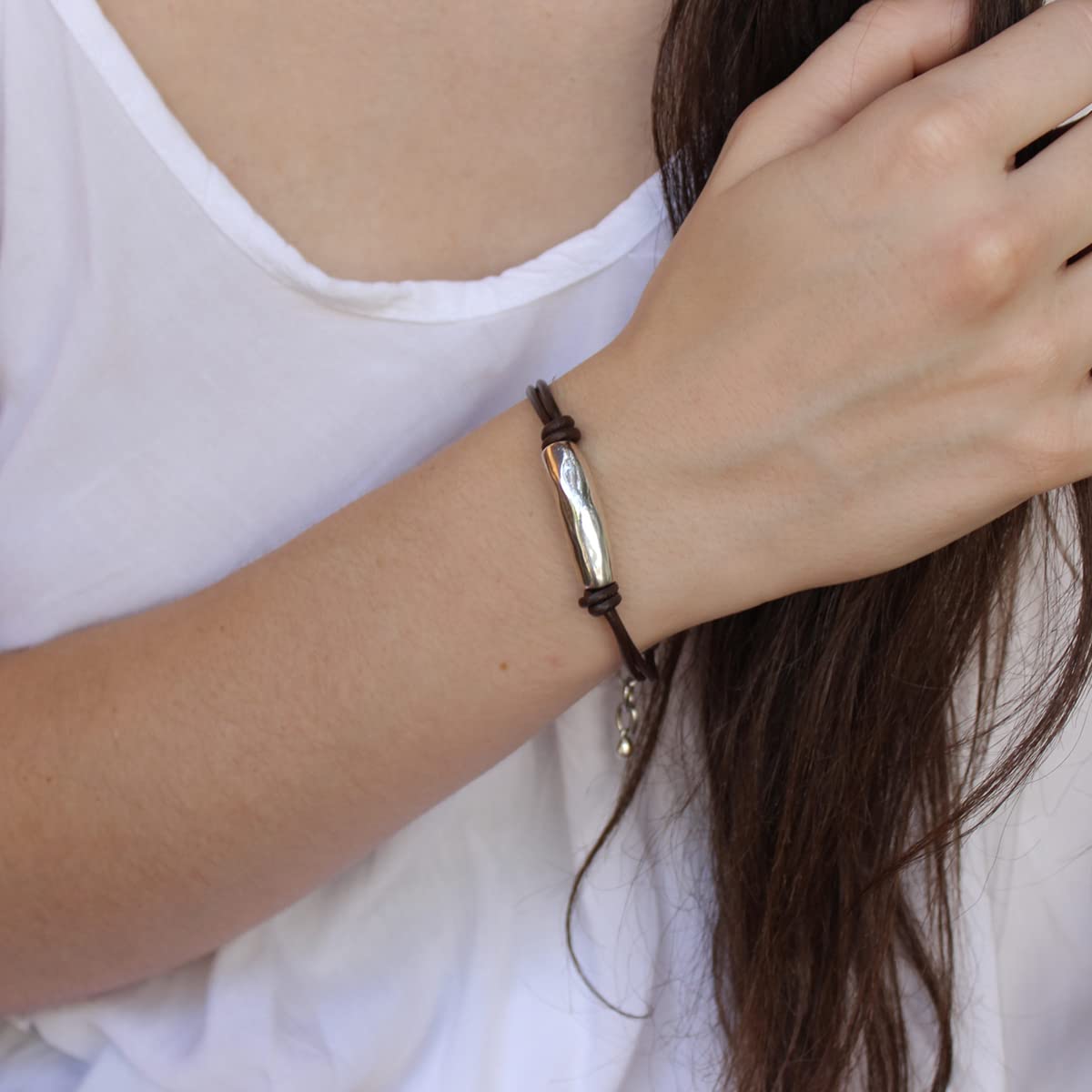 Pulsera de cuero marrón para mujer hecho por Intendenciajewels – Hecho a mano - Pulsera bohemia - Joyas para mujer - Pulsera de cuero y plata - Pulsera ajustable de 16-19,5 cm.