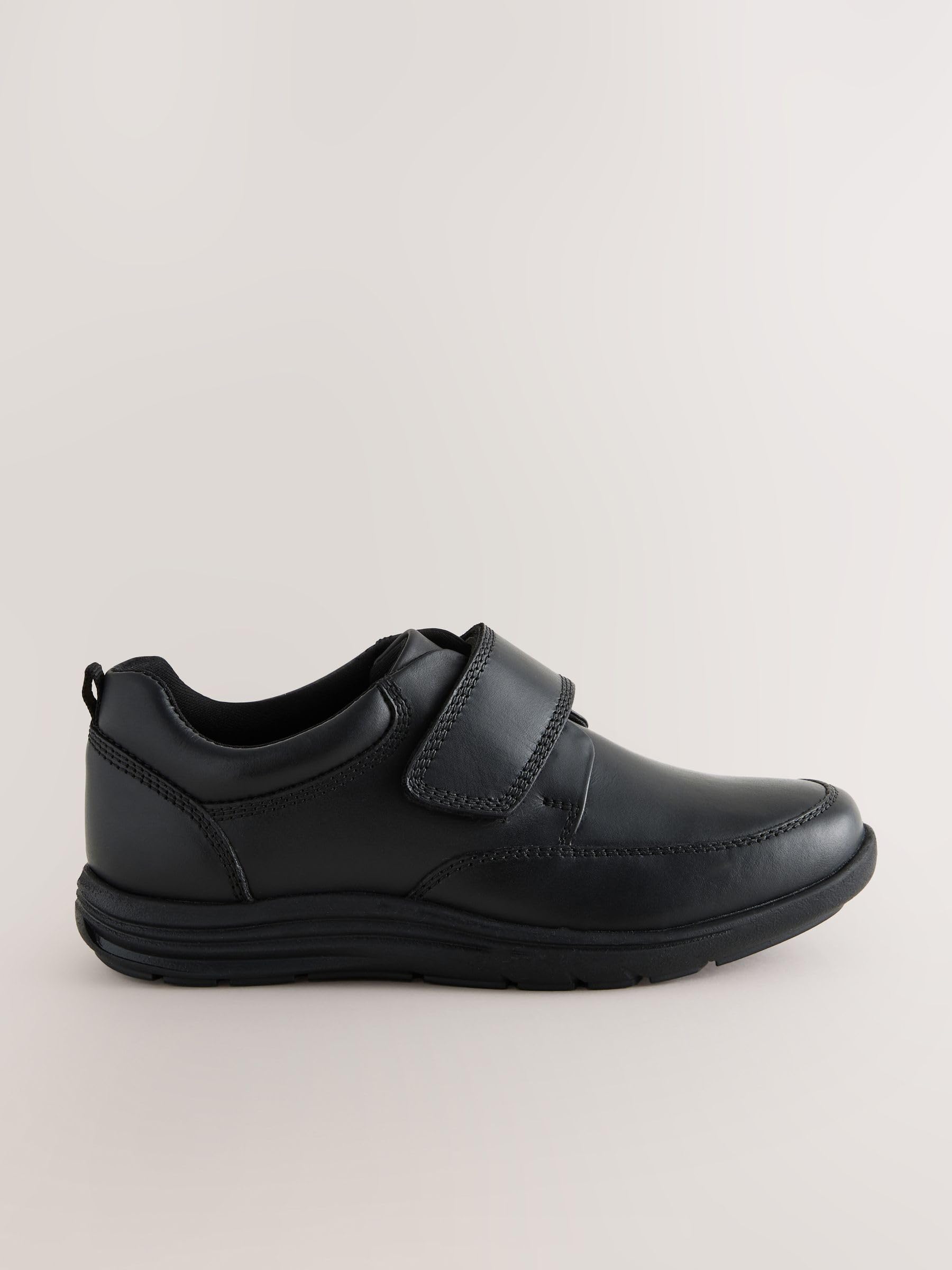 NEXT Jungen Standard Passform (F) Lederschuhe mit 1 Klettverschlussriemen für die Schule