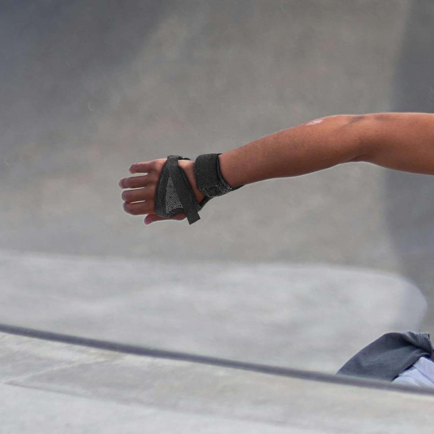 FAVOMOTO Skateboarding Wrist Guards and Snowboarding Wrist Protectors Size L for Roller Skating and Skiing for Adults