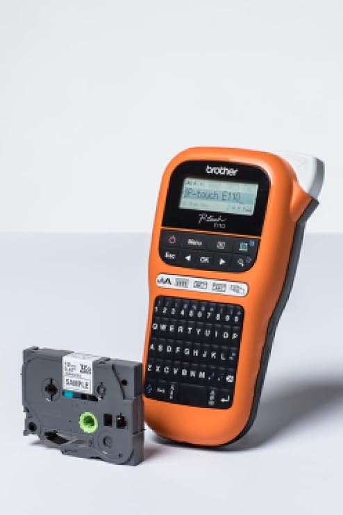 Brother PT-E110 Label Maker ، طابعة ملصقات كهربائية P-Touch ، محمولة باليد ، لوحة مفاتيح QWERTY ، ملصقات تصل إلى 12 مم ، تتضمن 12 مم أسود على شريط أبيض
