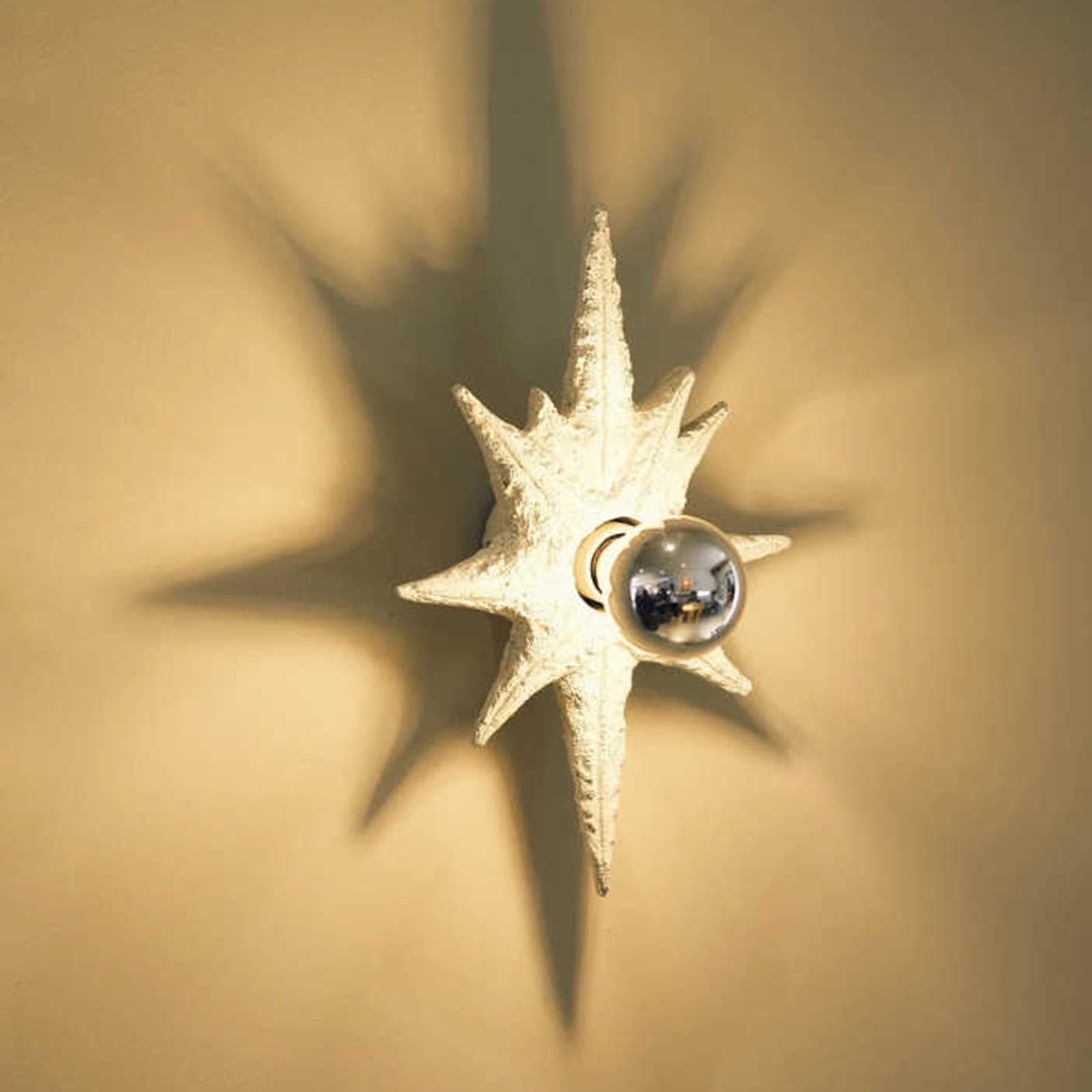 Lampa ścienna w kształcie gwiazdy do montażu na ścianie, z żarówką 5 W, ciepłe białe światło (3000 K), odległość od ściany 19 cm, gwint E27, kompatybilny z różnymi żarówkami