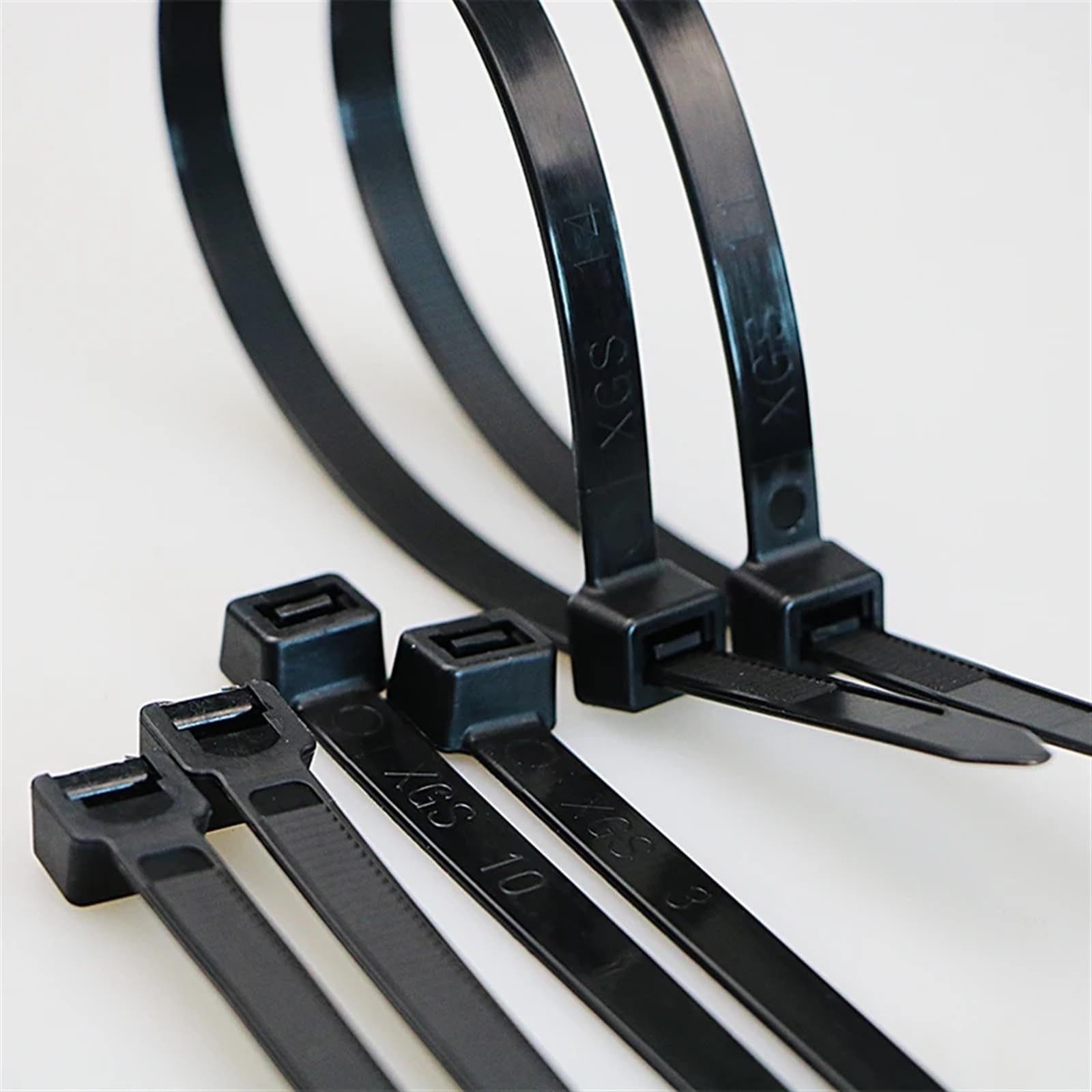 Attache Cable Attache de câble en Plastique et Nylon Noir, autobloquant, 5x300mm, Anneau de Fixation, Attache de câble, Fermeture éclair, Sangle en Nylon, Ensemble d'attaches 3x100mm(500pcs)