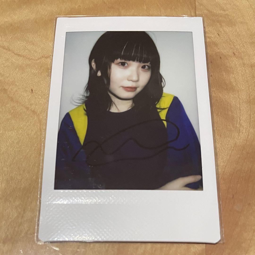 Amazon.co.jp: ExWHYZ mayuサイン入りチェキ : 文房具・オフィス用品