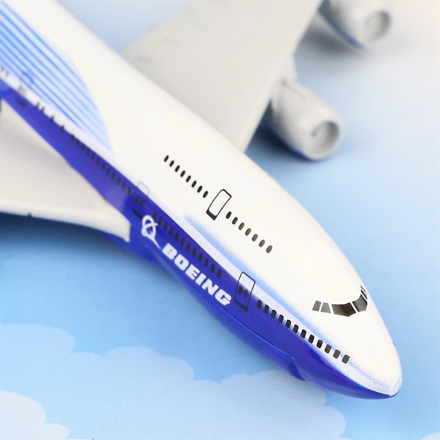 FAVHOME Boeing 747 16 cm Diecast Aeroplane Model - Collectible Miniature Aircraft for Aviation Enthusiasts,multicolor - Image 6 thumbnail