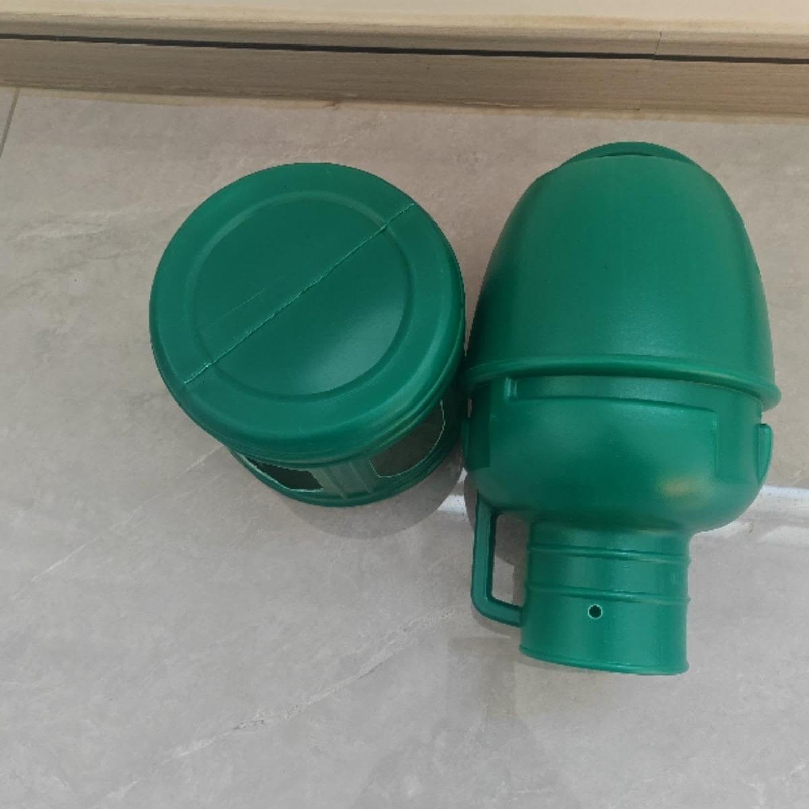 predolo Abbeveratoio per Uccelli/Anatra Pollo Quaglia Distributore d'Acqua Alimentatore Automatico con Manico sospeso/Abbeveratoio di Grande capacità, Verde 3L