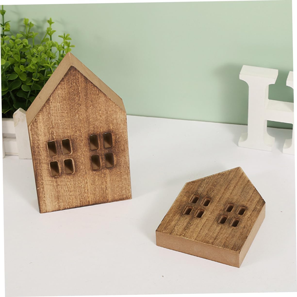 BESPORTBLE 2Pcs Miniature Wooden House Slices Small Decorative Ornaments for Christmas and Party Scene Decor Lightweight Tabletop Mini Home Decor with Festive Color for Holiday Centerpieces