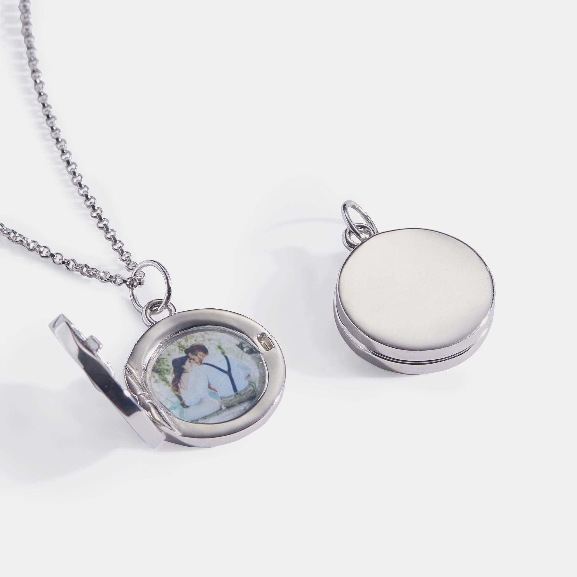 PERIMADE Collana con medaglione fotografico personalizzato che contiene foto, messaggio di testo inciso personalizzato luna stella moneta collana per donne, collana rotonda personalizzata regalo