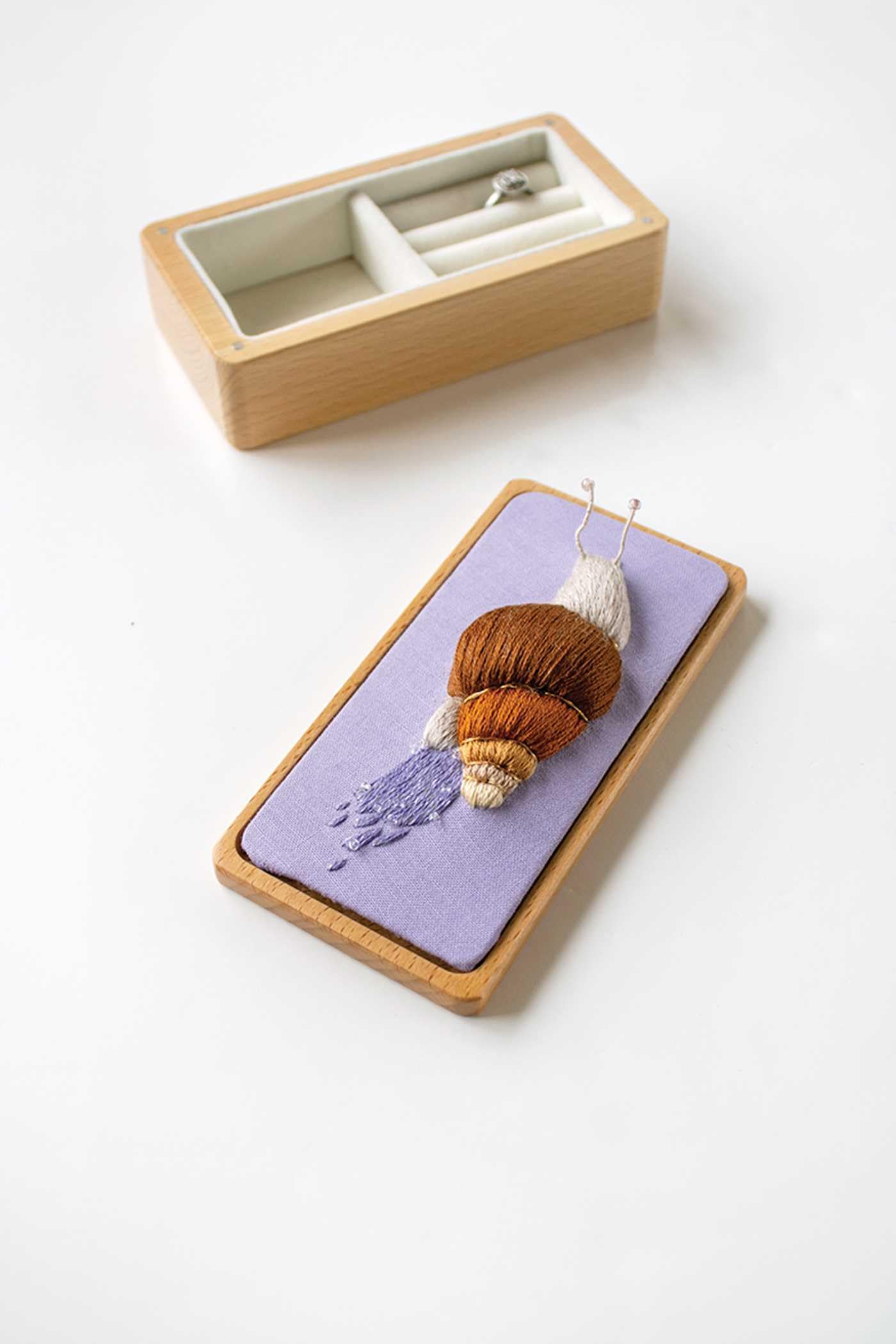 Stumpwork Studio--Mastering 3-D Embroidery: 15 Realistic Nature-Inspired Projects to Stitch