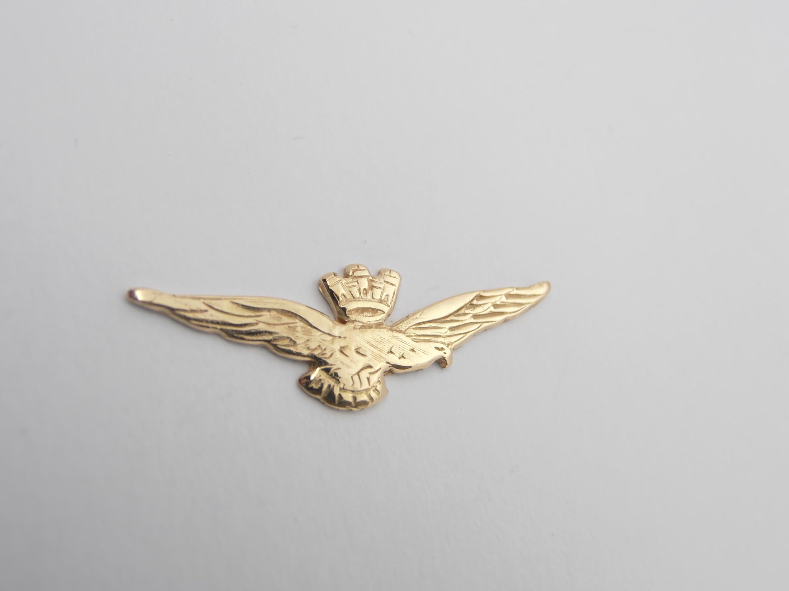 Aeronautica Militare Italiana : Spilla da giacca in Oro Giallo 18 Kt (750 millesimi) con l' Aquila Simbolo - Brevetto - Stemma - Fregio
