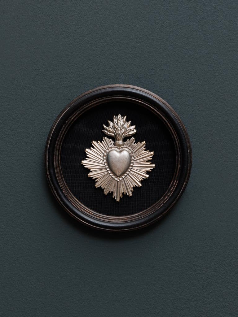 CHEHOMA Ex-voto Mural Bravoure, Effetto invecchiato, Sistema di aggancio previsto, Produzione ordinata, Collezione Ex-Voto, Dimensioni: Spessore 2 Diametro 13,5 cm