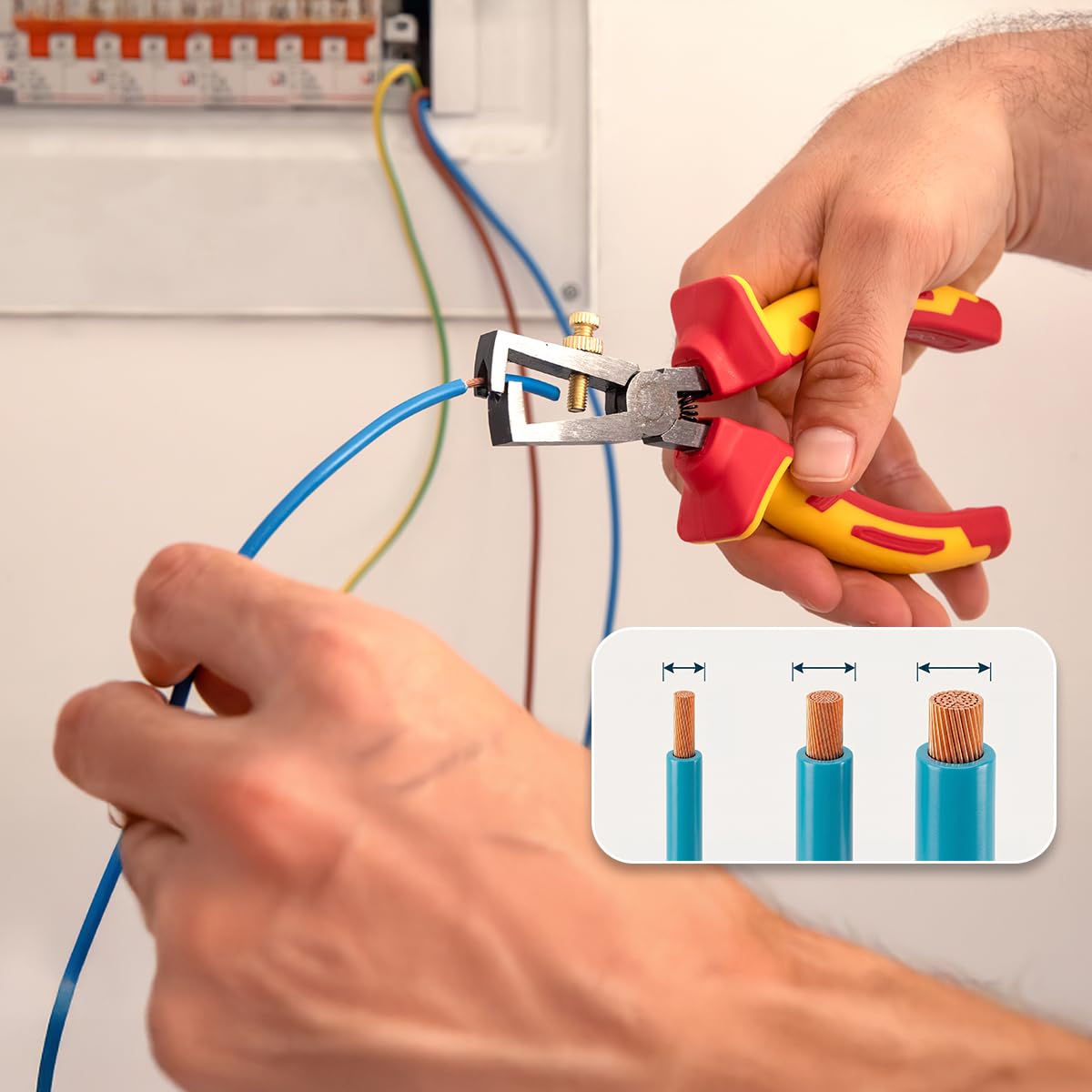 Cecotec Zestaw wkrętaków HardGyro 15 SafeVolt Magnetic, izolowany 1000 V, certyfikat VDE GS, stal CR-V, 3 szczypce w zestawie, odgarniacz drutu, magnetyzator, zszywka, etui w zestawie do bezpiecznej