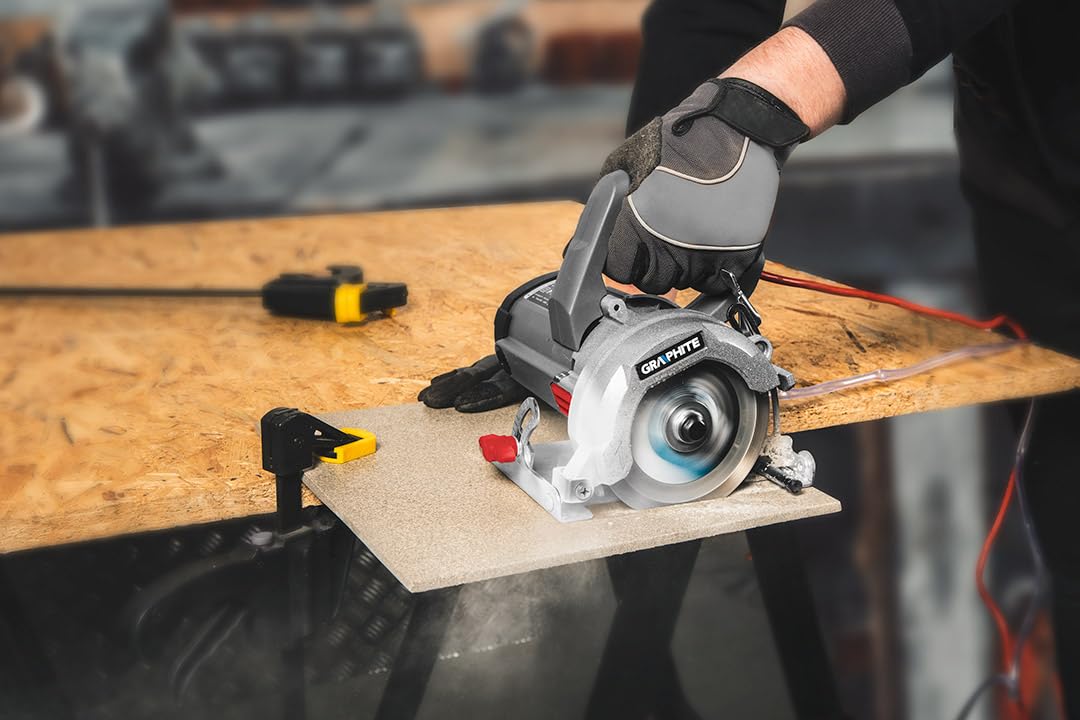 GRAPHITE Taglierina per gres porcellanato e pietra 1400 W, 125 mm; taglio a umido e a secco; set di collegamento dell'acqua; regolazione dell'angolo 0-45°; regolazione della profondità di taglio; lama
