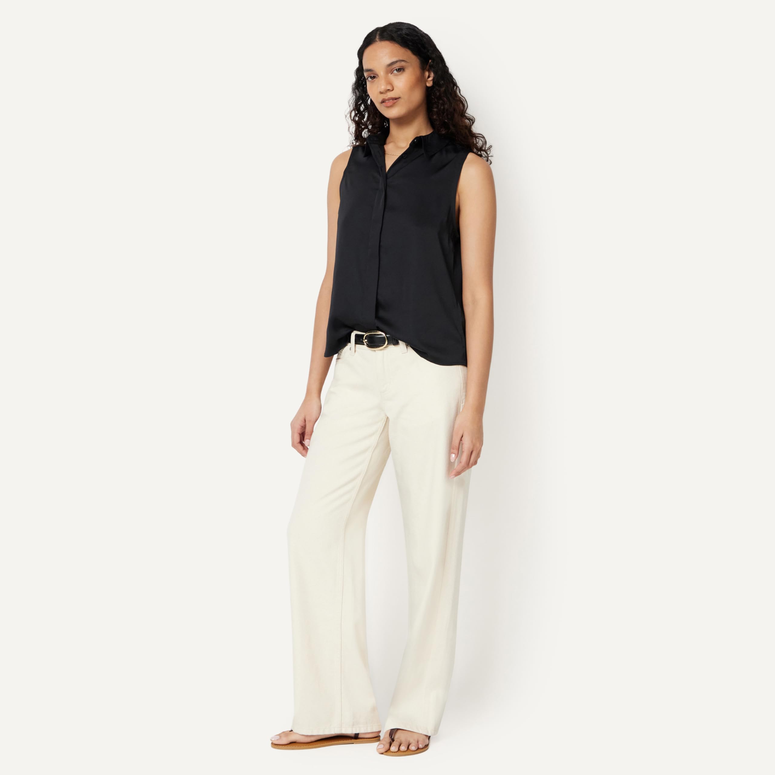 Amazon Essentials Damen Ärmellose Bluse mit Knopfleiste in normaler Passform