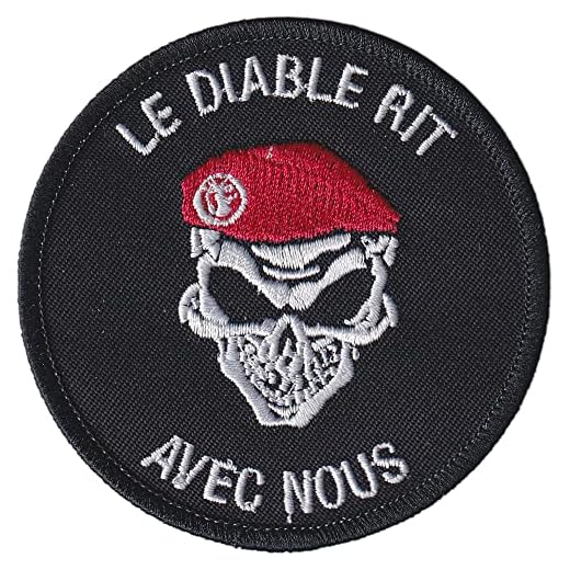 FROM HAWAII WITH LOVE - D436 - Ecusson brodé thermocollant ou a coudre - Diamètre: 8 cm - Le diable rit avec nous bérets amarante rouge parachutiste armée terre france francaise militaire