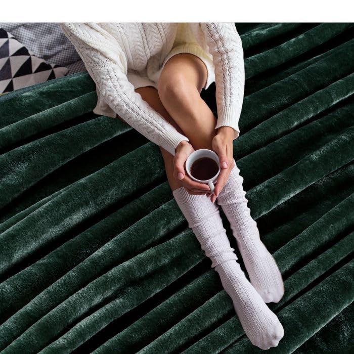 Image of ABRAZO 470 GSM Dual Season Mink Blanket 2.5 KG for AC Room & Mild Winter | Reversible Solid Color | Double Bed 220x240 cm Soft Blanket /Dohar /Quilt /Comforter - Emerald Green