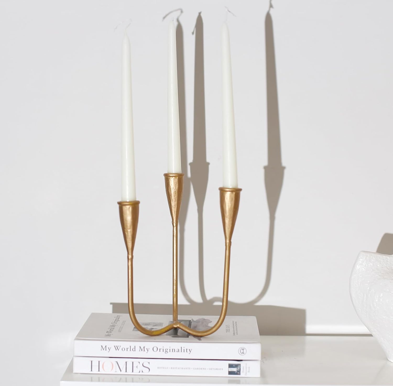 Modern 3-Arm Candelabra Holder, Cast Iron Metal Candlestick Holders 9.3 Inches Tall Candle Holder Candle Stand Brass Gold Candle Stand, Curved Design