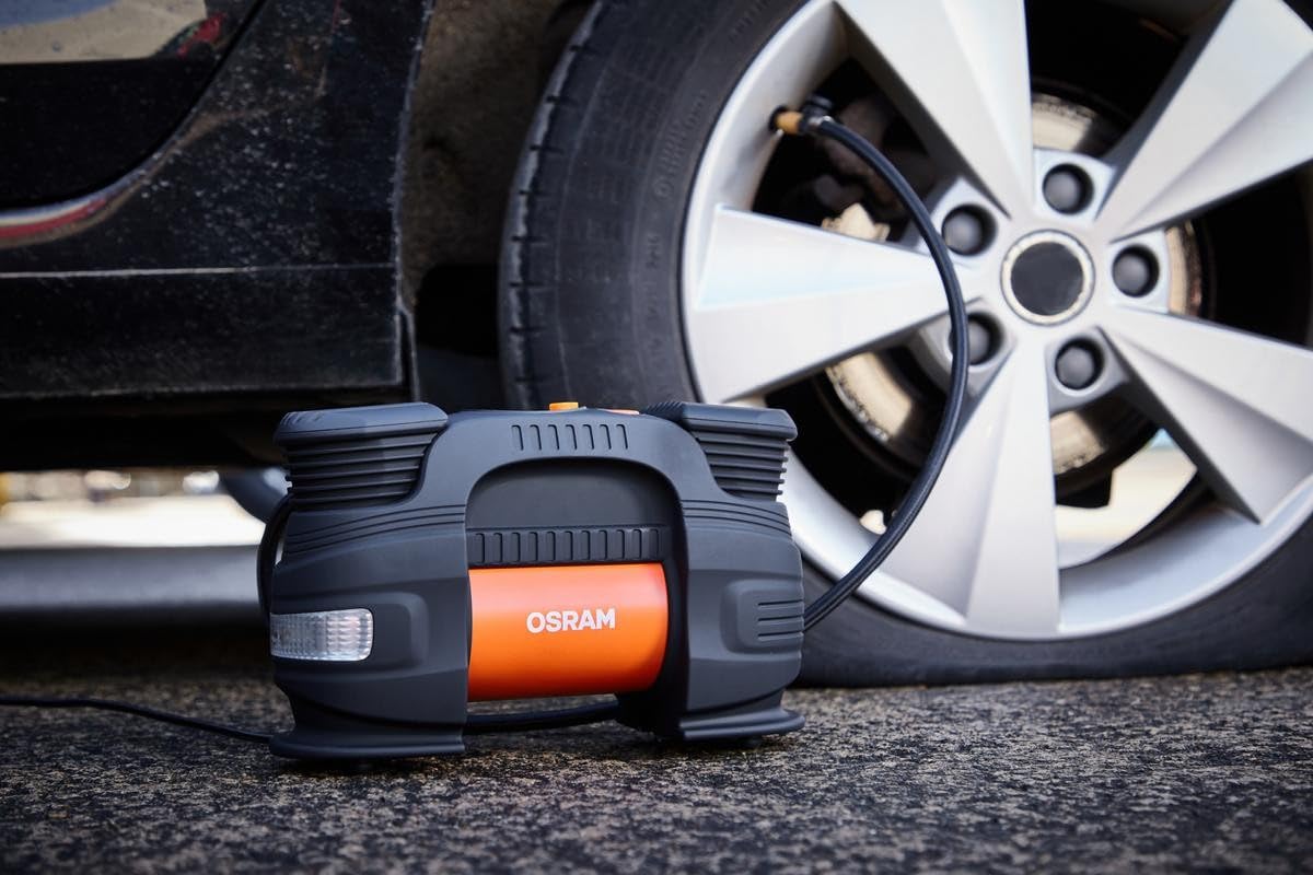 OSRAM TYREinflate 830, 12V DC großer Fahrzeug Reifenfüller, mit Auto-Stopp und LED-Licht,Ventil zum Entleeren der Luft, Stromanschluss über 12-V-Steckdose im Auto, Reifenbefüllung in 2 Minuten | und LED-Licht,Ventil zum Entleeren der Luft, Stromanschluss