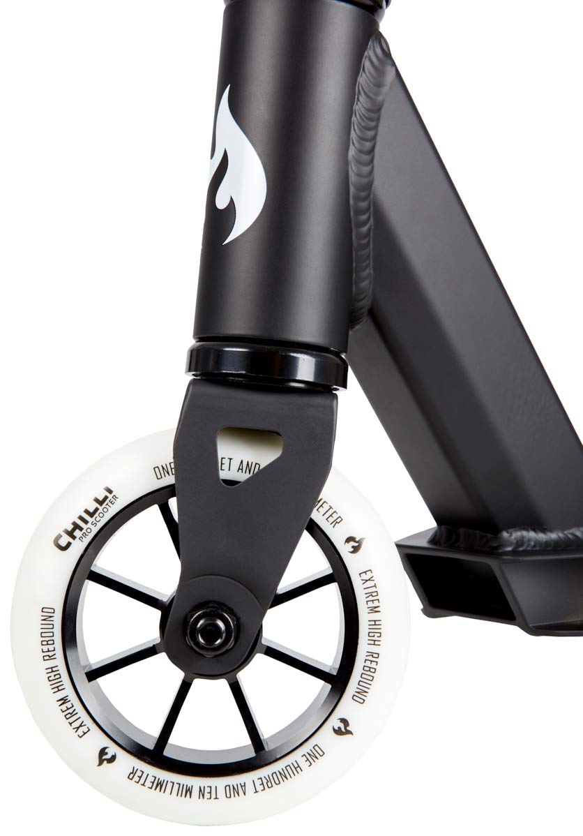 Chilli Pro Base Patinete para acrobacias de parque y punto, Patinete Niño Dos Ruedas + cinta de agarre Fantic26 (altura: 82 cm), color negro y blanco