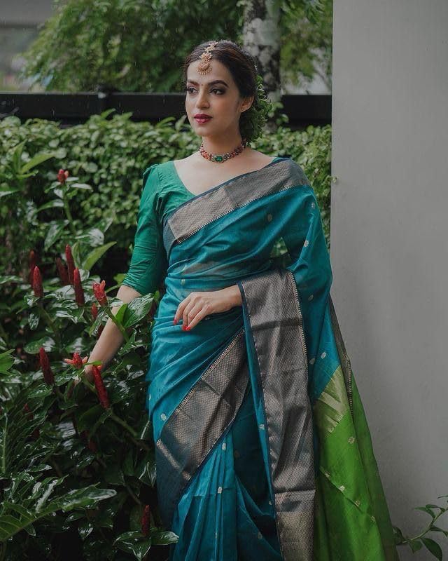 Image of Women's Cotton Woven Soft Sarees With Attach Blouse Piece.