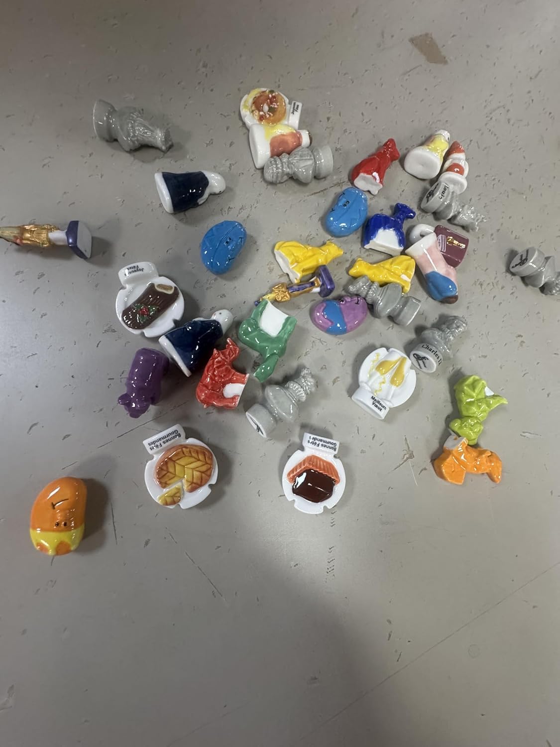 Sujets fèves des Rois céramique Assortiment, mélange de différentes collection x 100 pièces