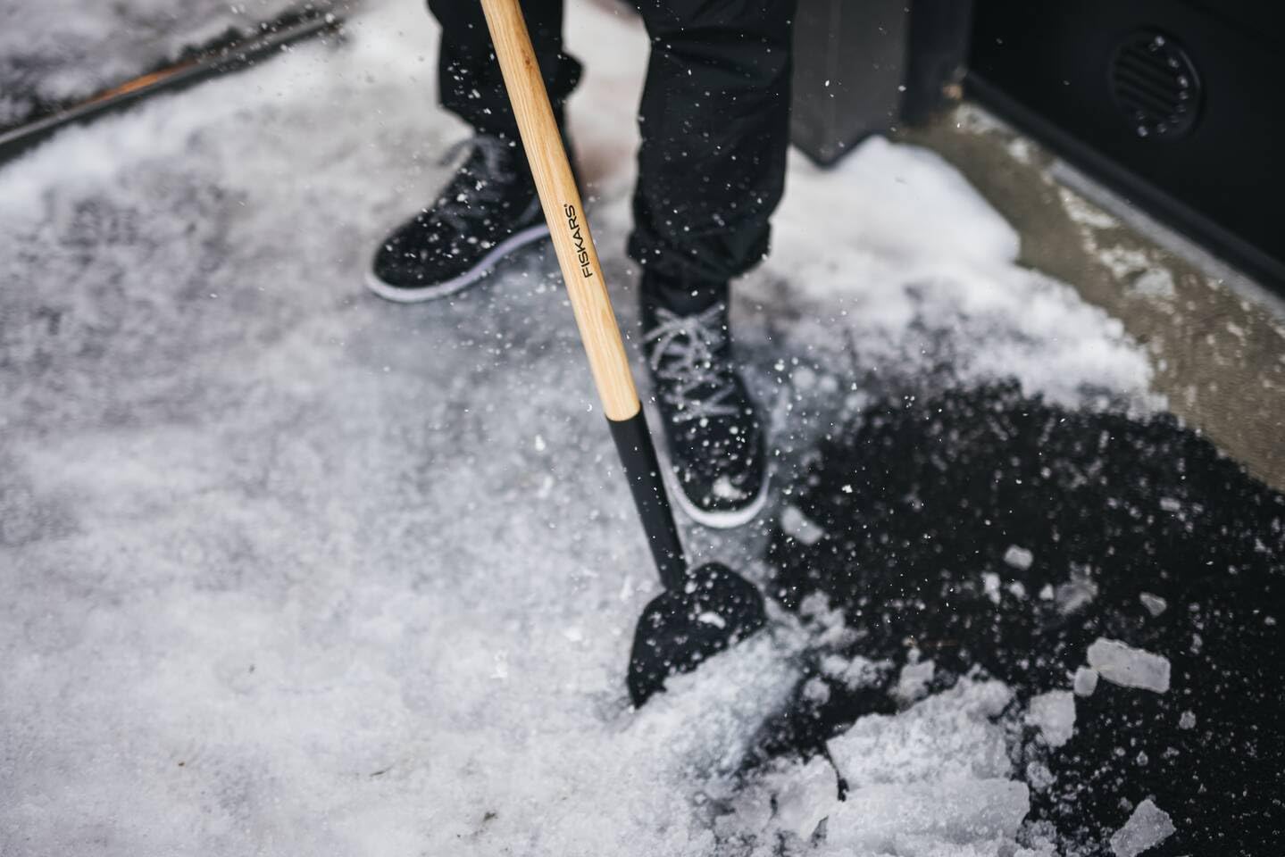 Fiskars Rompighiaccio, Larghezza della testa 17,5 cm, Testa in acciaio al boro/Manico in legno, Nero, 1001639