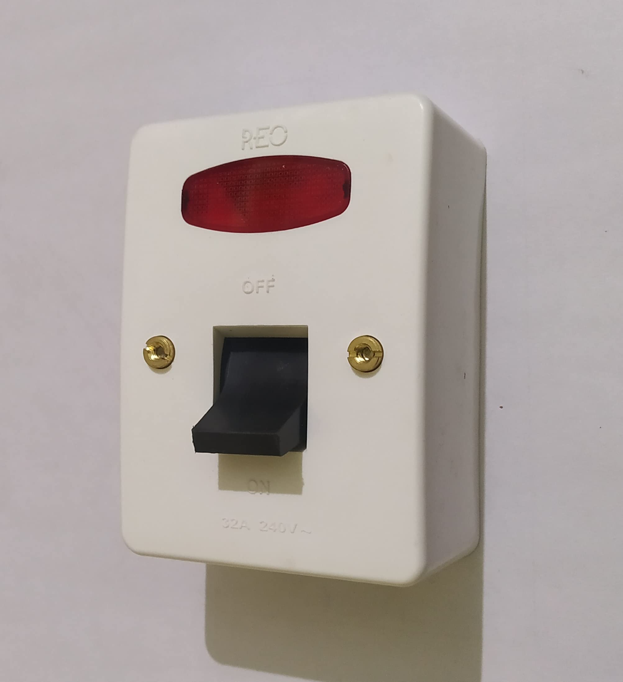 Reo Flair 32 A DP One Way switch