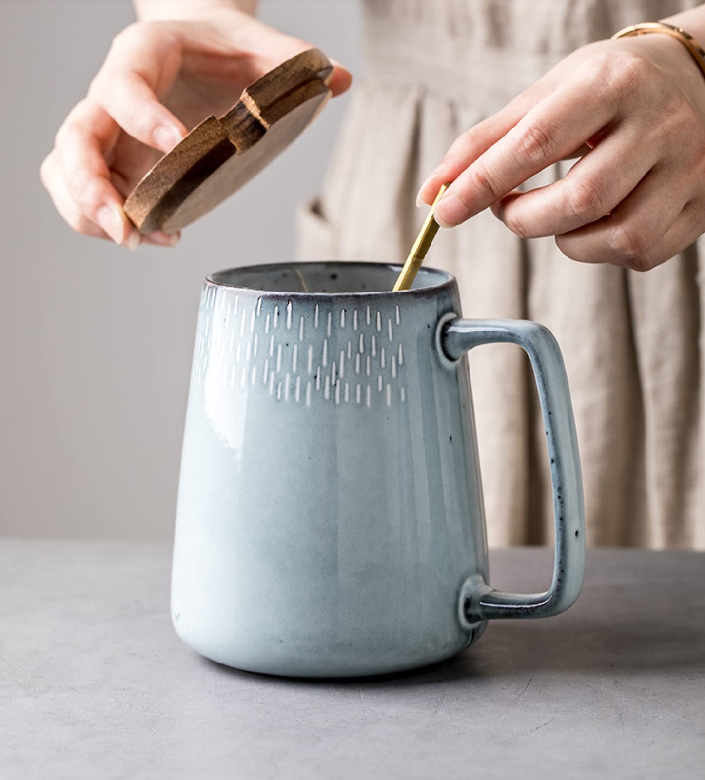 Tazza da caffè in ceramica Cielo stellato blu con coperchio a cucchiaio Tazza da tè Tazza da caffè in ceramica fatta a mano Tazza regalo per ufficio e casa