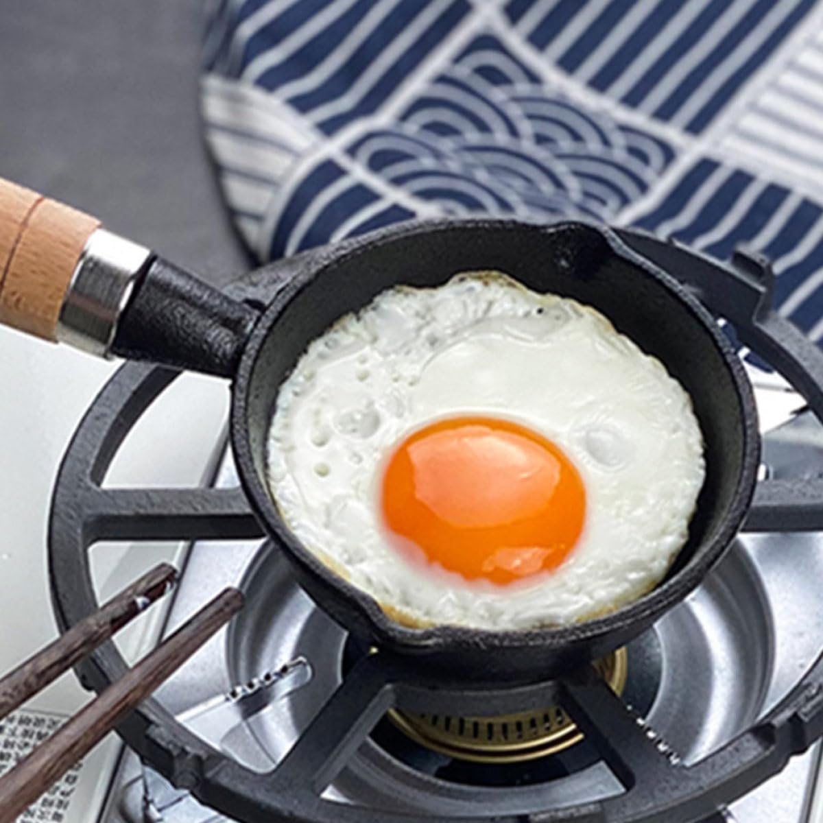SHINEOFI Gusseiserne Kleiner Omelettpfanne Praktische Bratpfanne mit Antihaftbeschichtung für Camping und Picknick Gleichmäßige Wärmeverteilung Kochutensil