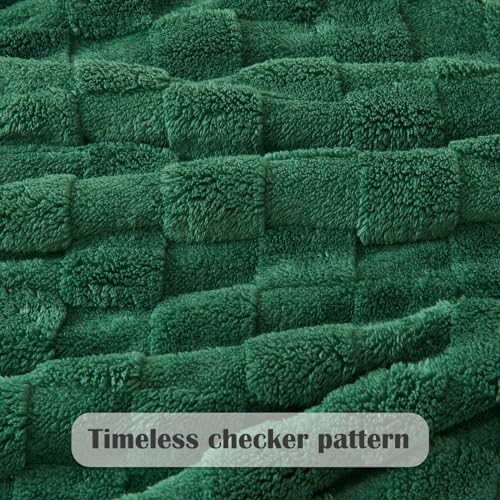 NEWCOSPLAY Super Soft Queen Blanket Dark Green Premium Silky Flannel Fleece 3D Checkered Lightweight Bed Blanket All Season Use (Dark Green Checkered, Queen(90"x90"))