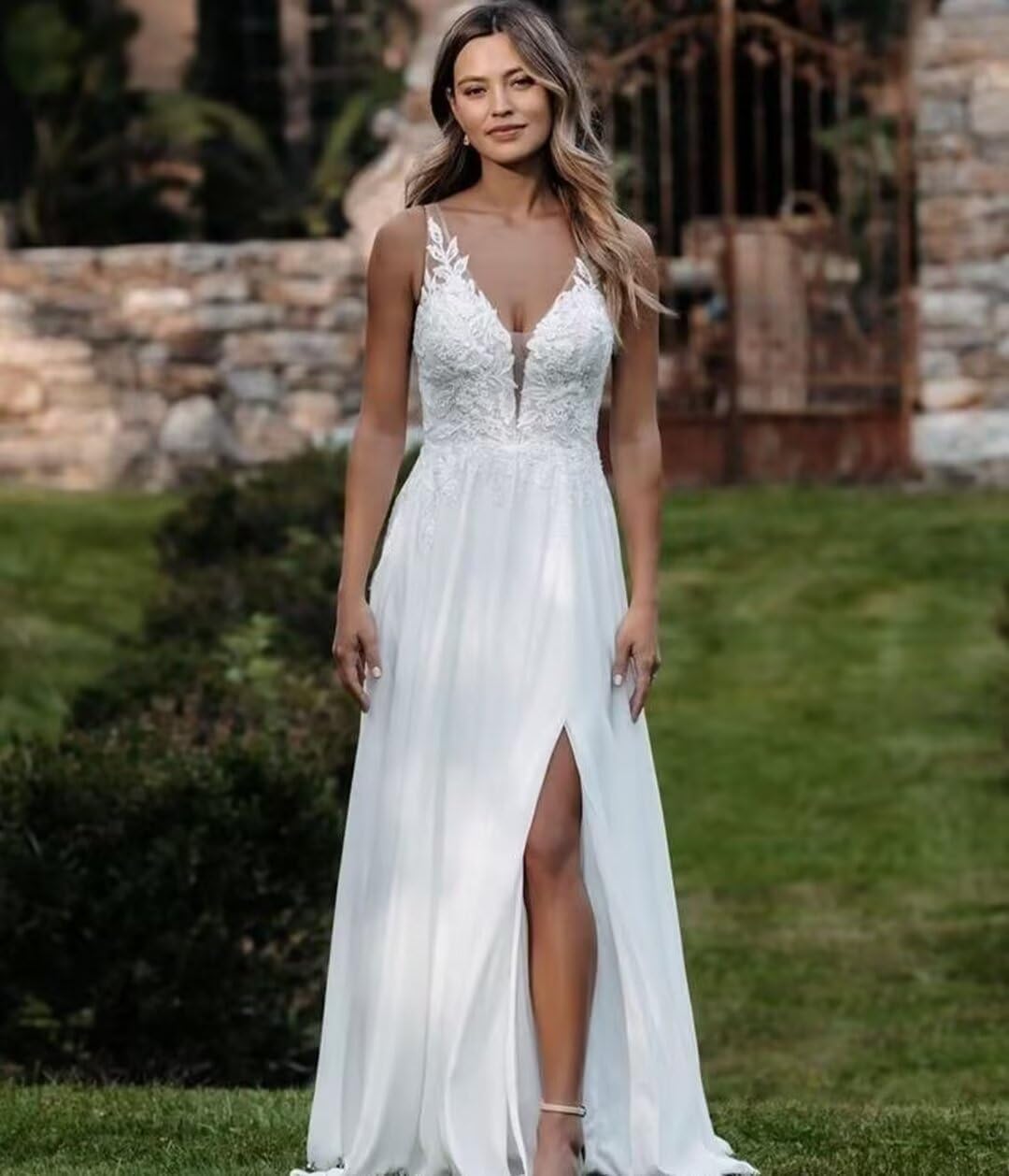 Long Sleeves Wedding Dresses for Bride 2026 Appliques Lace Wedding Gown A-Line Beach Bride Gown with Train