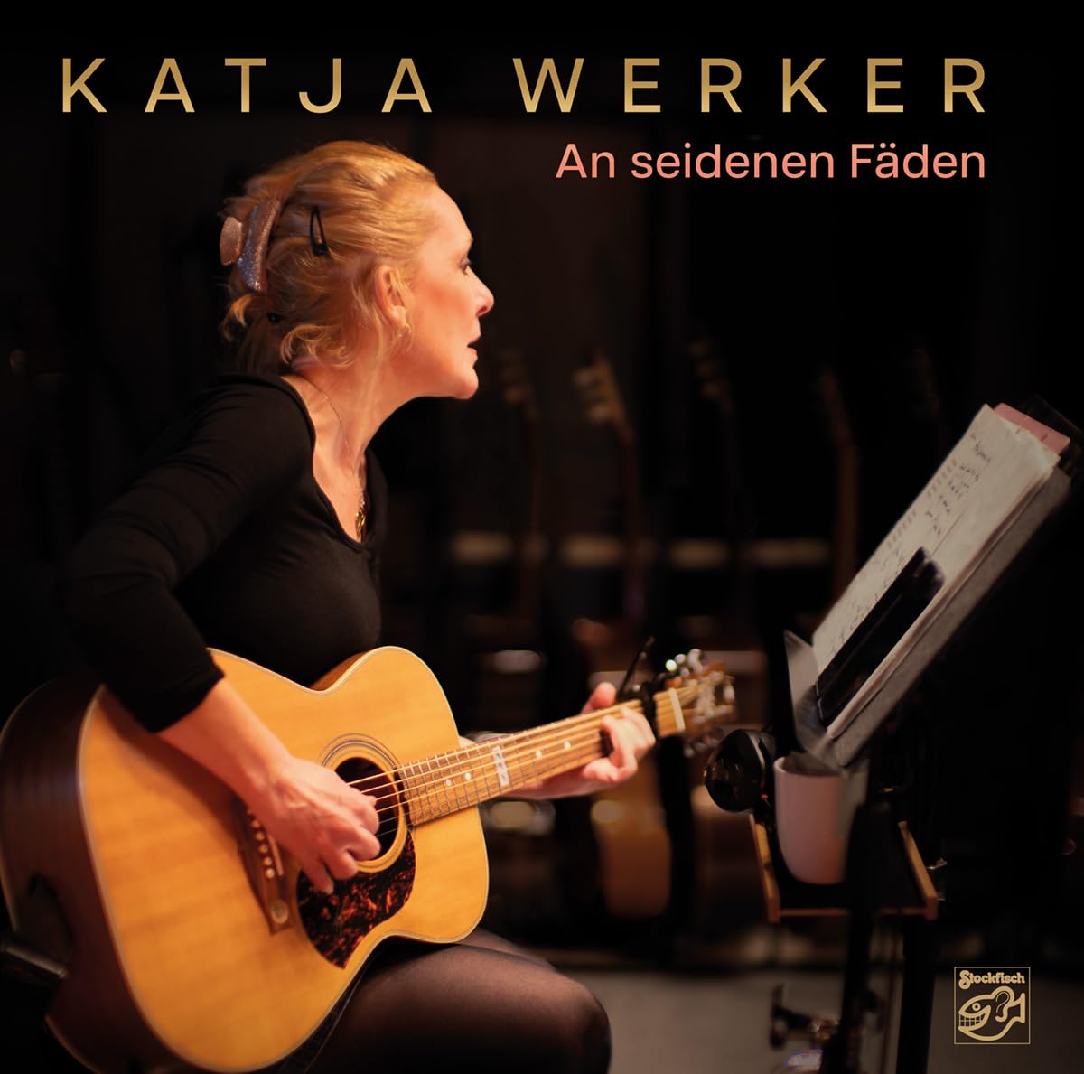 An seidenen Fäden