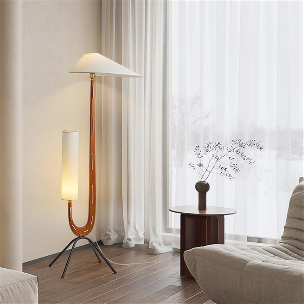 Lampa podłogowa z podwójną głowicą, atmosfera salonu, sofa, lampa pionowa