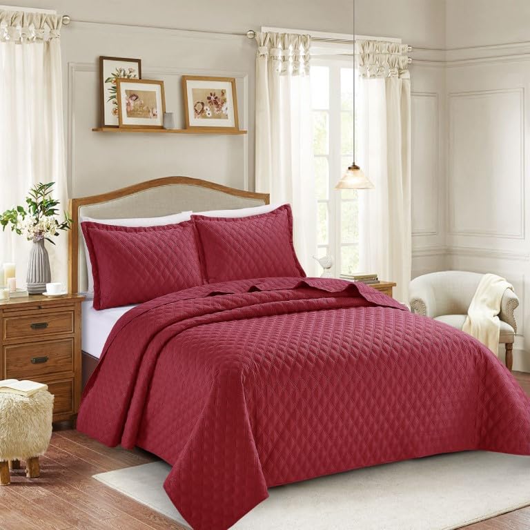 3-Piece Red Quilted Bedspread King 250 x 250 cm - Hotel Quality Soft Hypoallergenic Bed Throw for Bedroom - Luxury Inspiration Embossed Pattern Bedding with 2 Pillow Shams