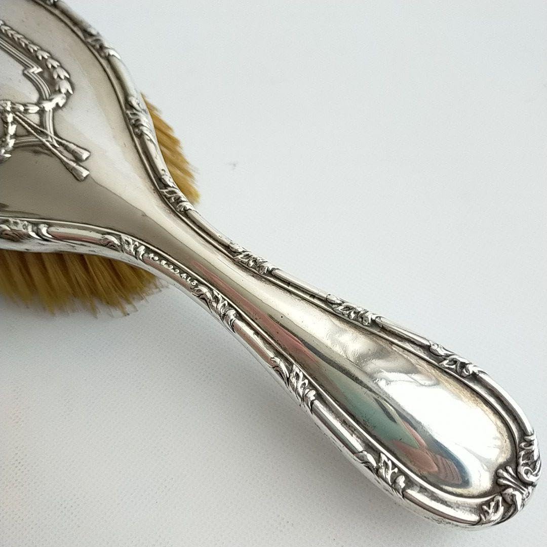 1910年 英国アンティーク 純銀装飾ハンドル ヘアブラシペア J&amp;R Griffin 1910年 英国アンティーク 純銀装飾ハンドル ヘアブラシペア J&R