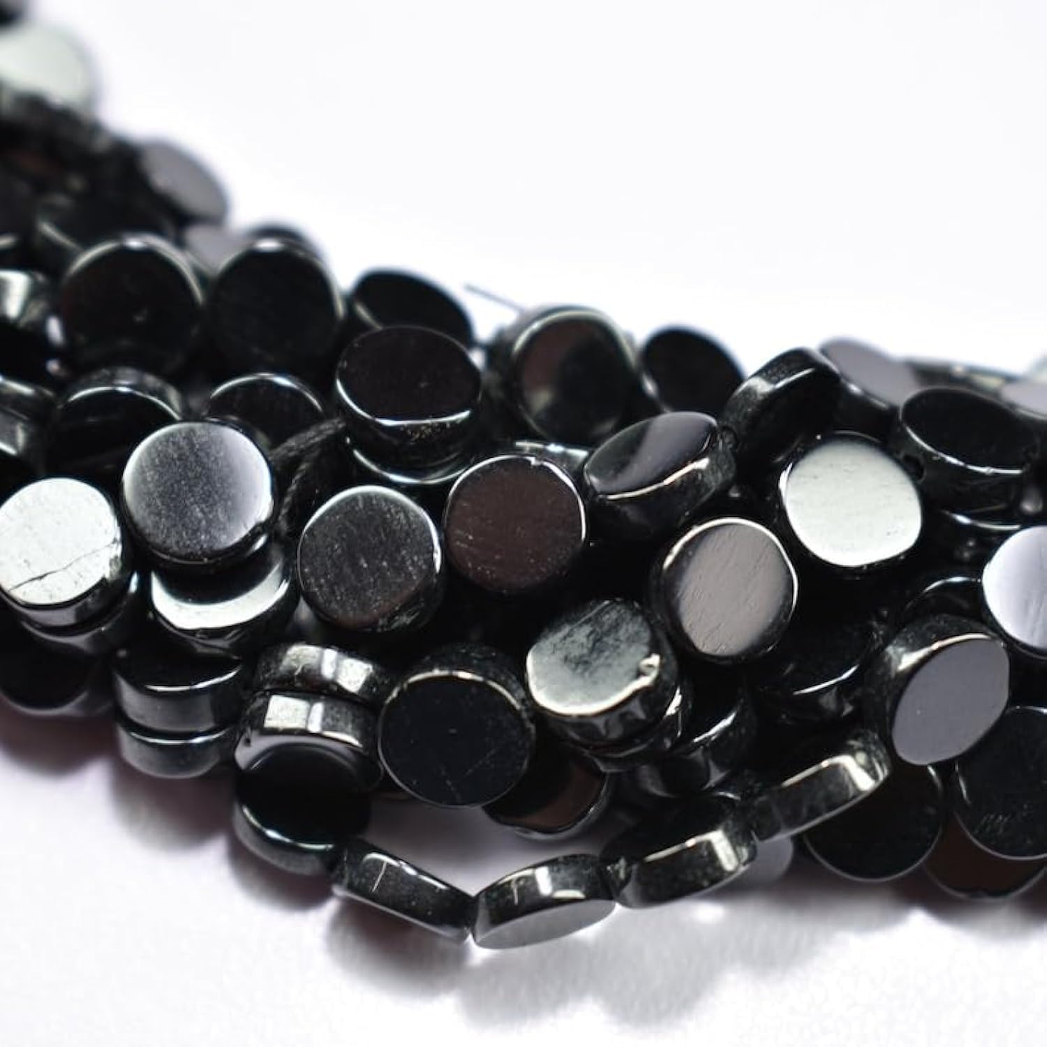 Spinelle noire de 6 mm : perles précieuses pour façonner un bijou unique à offrir en cadeau