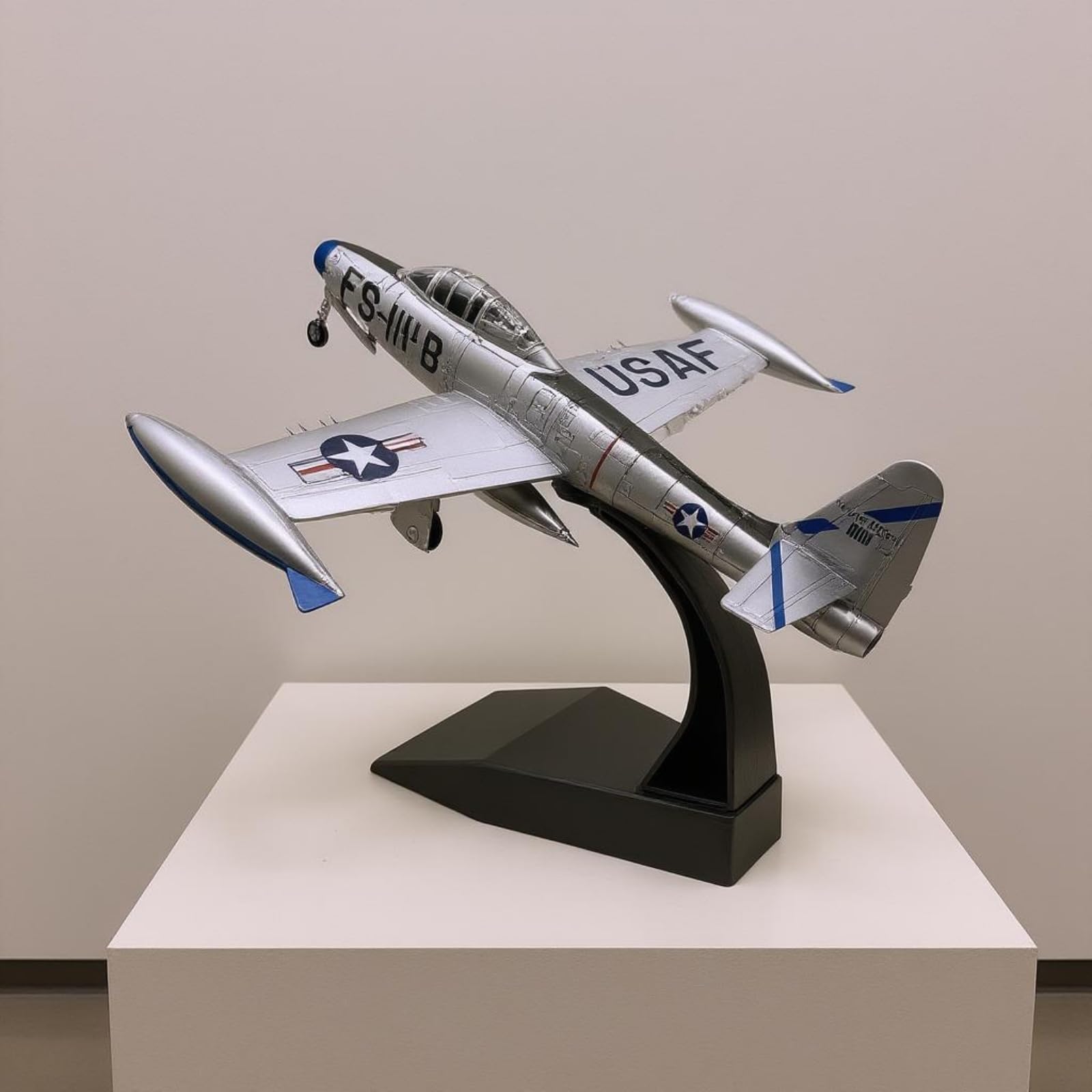 Colcolo Modello Aereo da Collezione F 84 Caccia in Lega Aereo da Esposizione Miniatura Jet Metallo con Supporto Espositivo Proporzioni Accurate Adatto per Collezione Decorazione