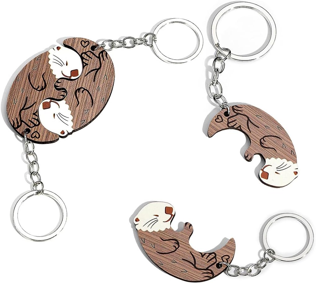 Sucolin Animal Keyrings Otter Wooden Couple Keychain Brown for Women and Men