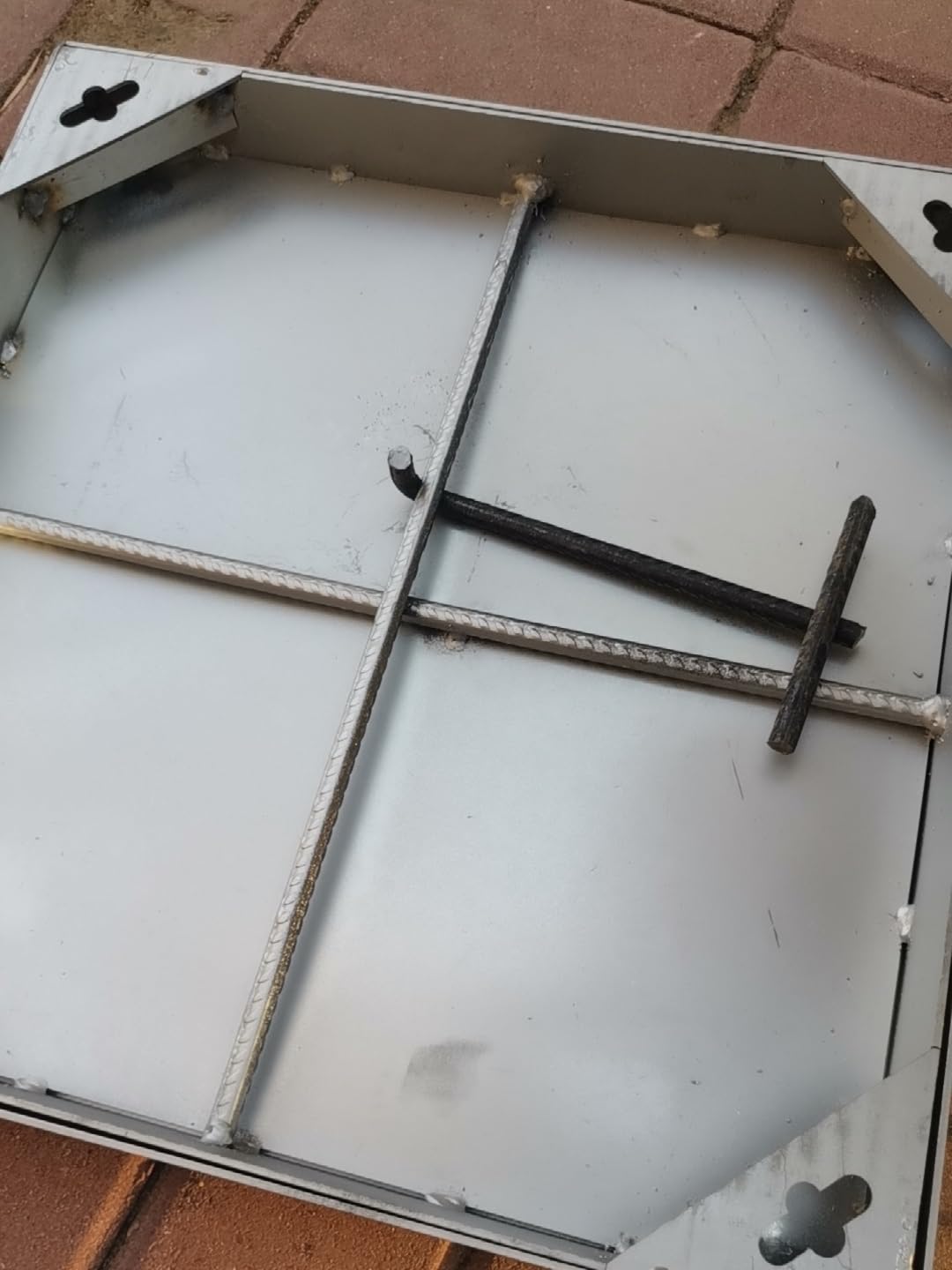 Pokrywa włazu ze stali nierdzewnej – wodoodporna pokrywa ścieków na patio, do ogrodu i dziedzińca, niewidoczny dostęp do szamba (750 x 750 mm / 29,5 x 29,5 cala)