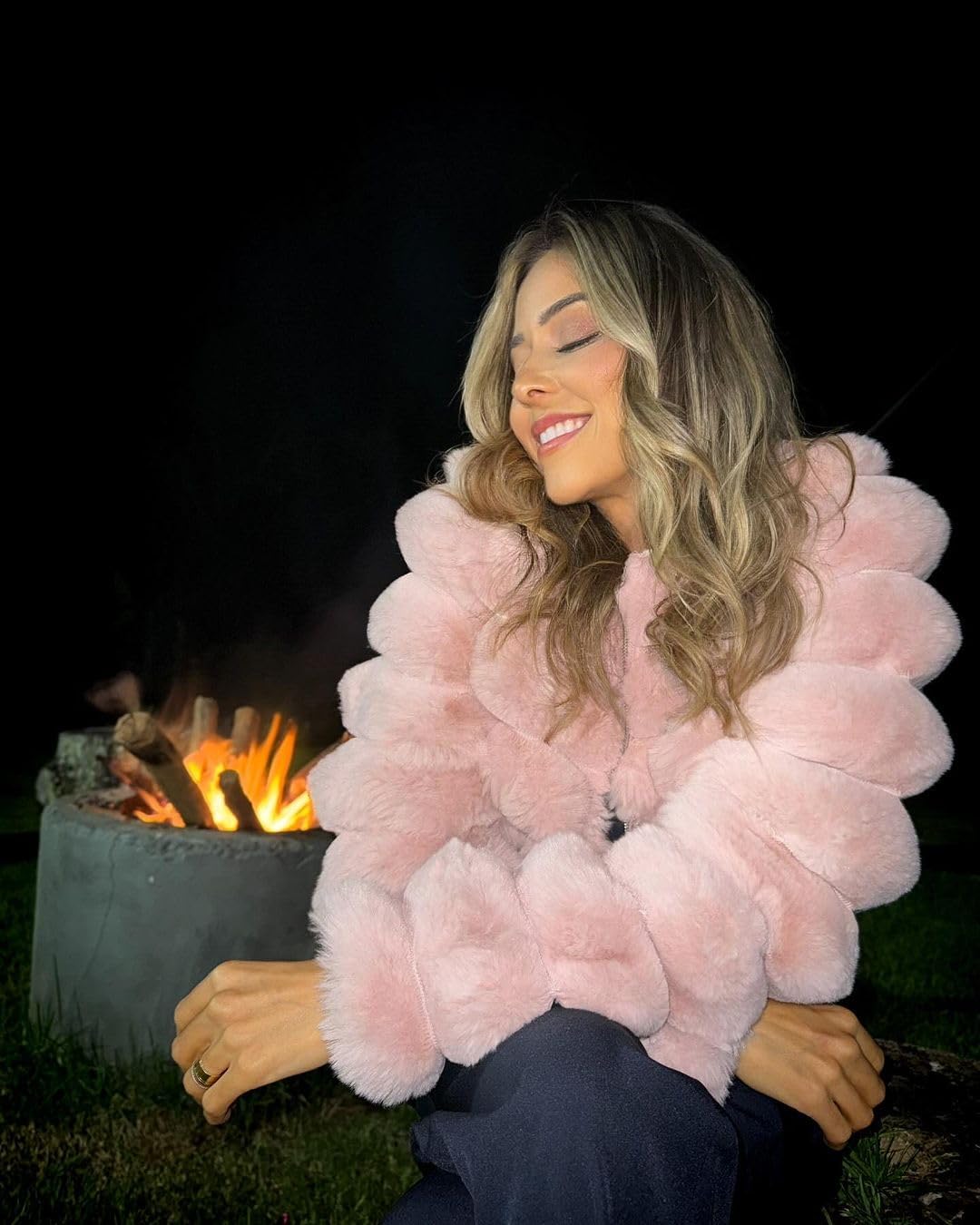 Arssm Womens Faux Fur Jacket Cropped Fluffy Long Sleeve Coat 2025 Winter Warm Shaggy Outwear - Image 5