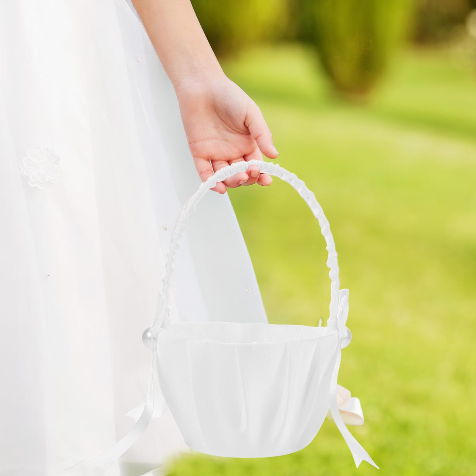 DOITOOL 4 Stück Weiße Satin Hochzeitsblumenmädchen Körbe mit Perlen und Schleife Eleganter Blütenkorb für Hochzeitszeremonien und Romantische Anlässe