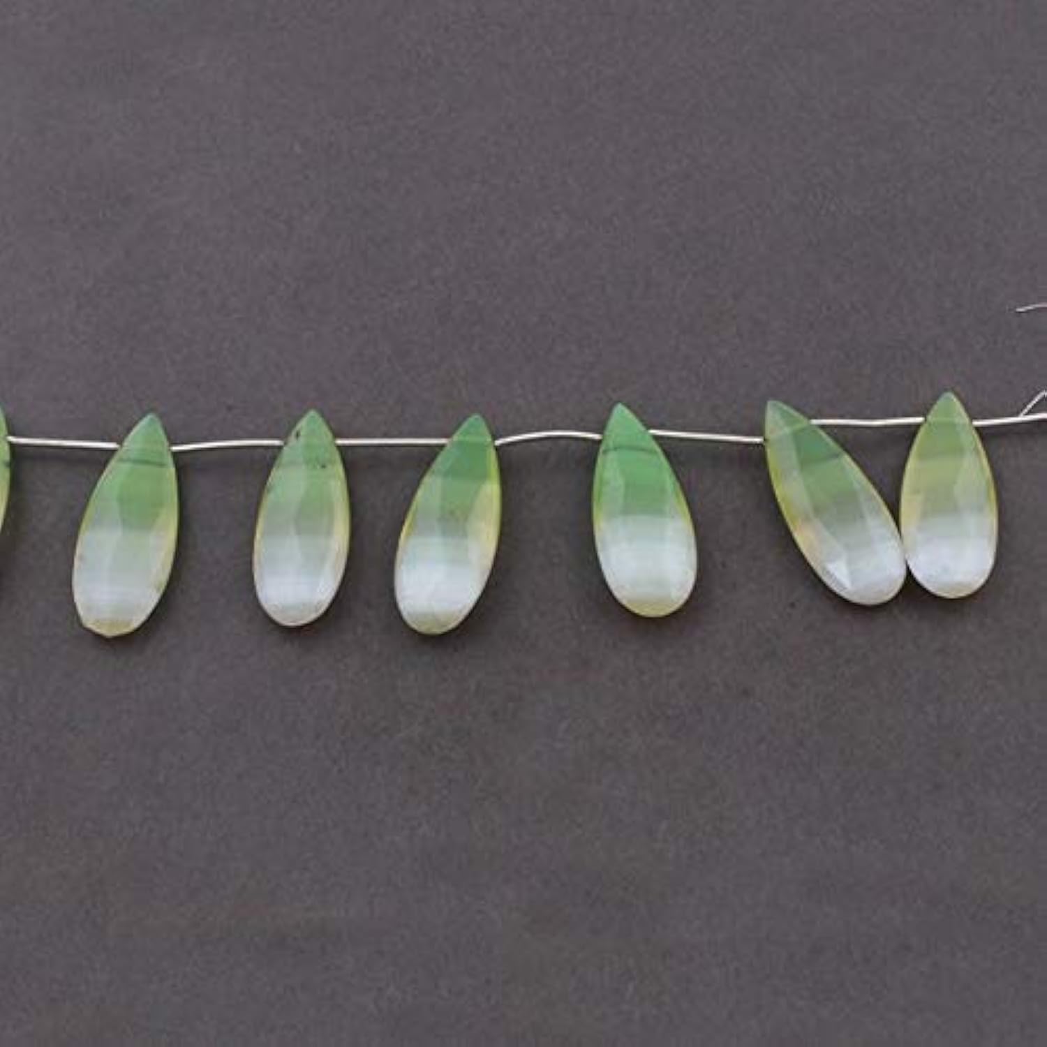 Chrysoprase perle poire allongée pour confectionner vos bijoux d'été