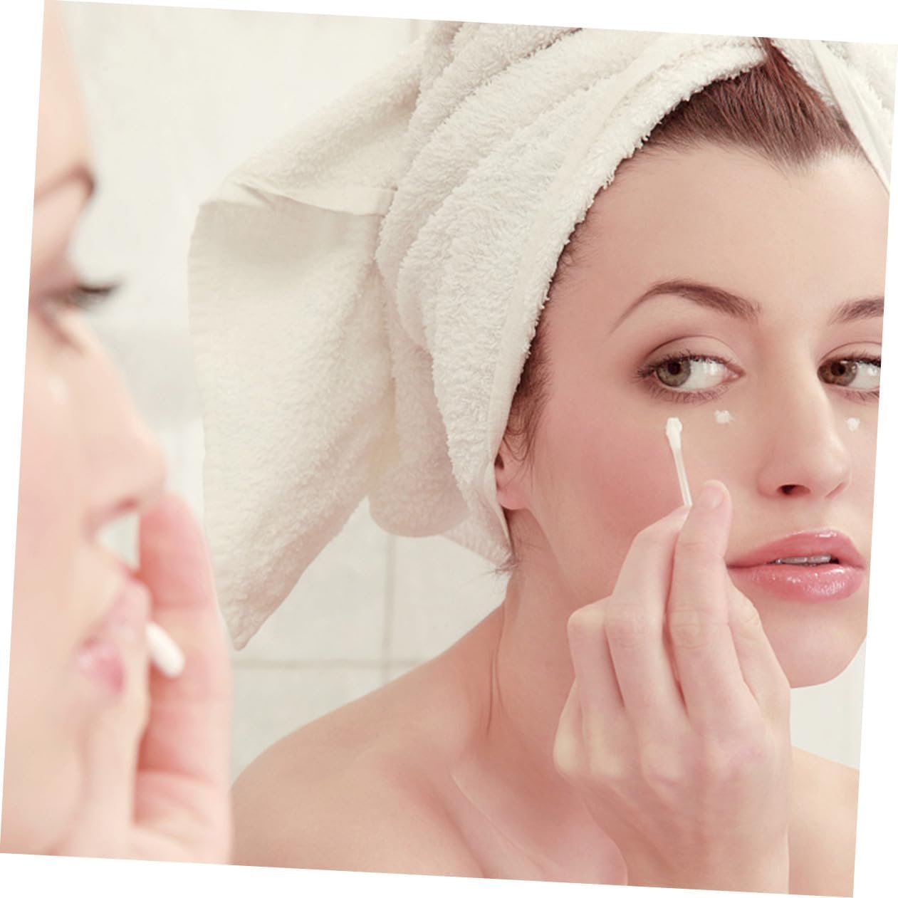 Double-Head Makeup Swab Cotton Sticks 600Pcs Disposable White Cotton Swabs for Cosmetic Use and Personal Care Cleaning