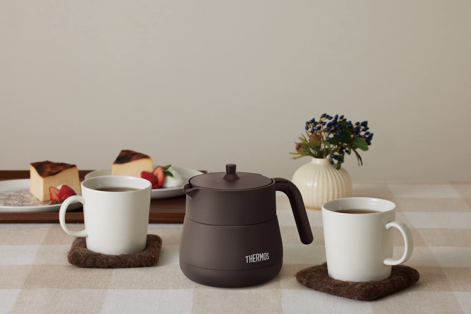 Thermos TTE-450 BW Dzbanek próżniowy z sitkiem, 450 ml, brązowy