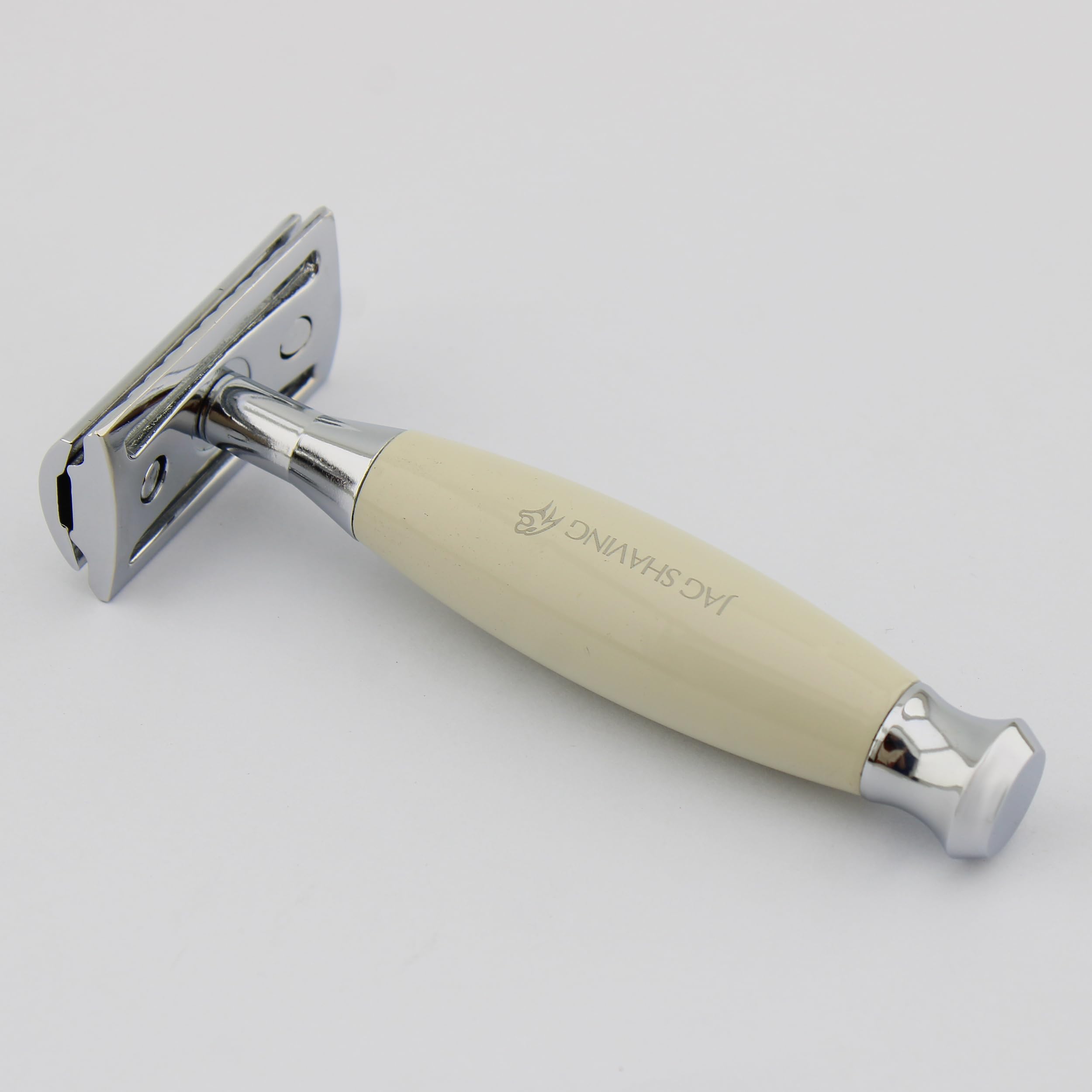 Haryali London, Set da barba in 4 pezzi, elegante set per la cura della barba color avorio, comprendente rasoio di sicurezza a doppia lama, astuccio in pelle, pennello in pelo di tasso e supporto.