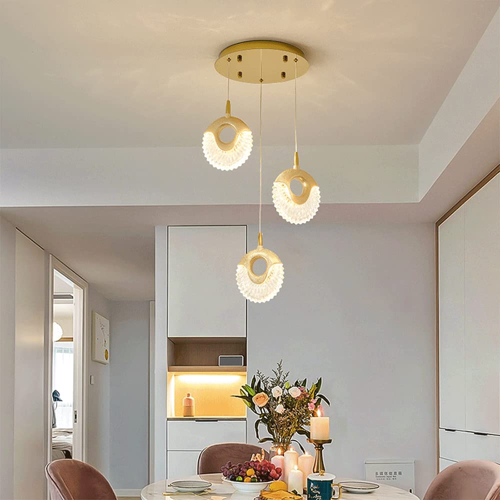 Lustre long moderne à 3 têtes pour illuminer votre grand escalier de villa