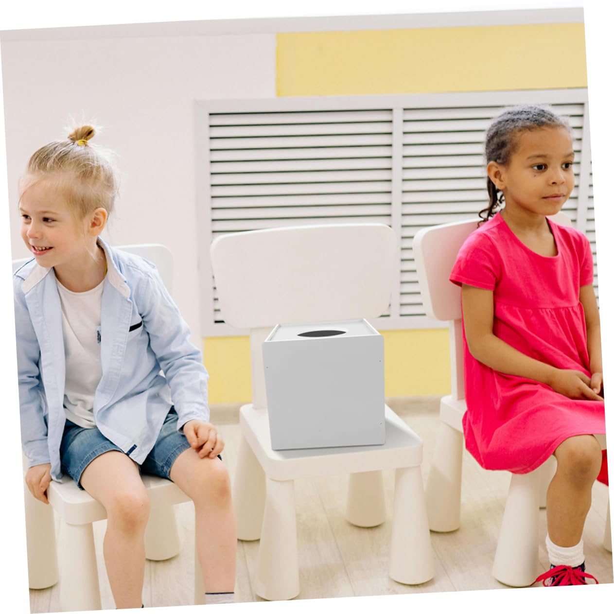 Amosfun Urne de Vote Élégante en PVC et Design Multifonctionnel et Collecte de Billets Boîte à Présents Blanche avec Grosse Capacité de Tombola pour Réunion
