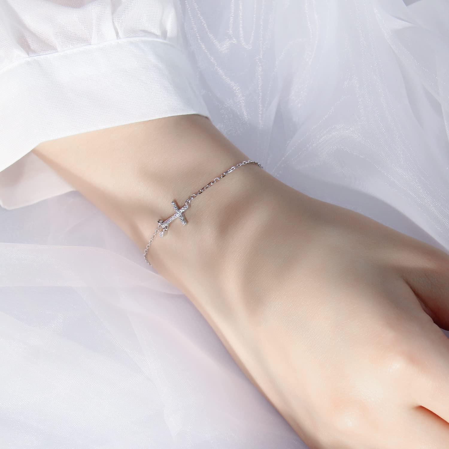 Bracciale con croce laterale per le donne Catena della Santa Croce Gioielli di fede cristiana Bracciale in argento Sterling con charm