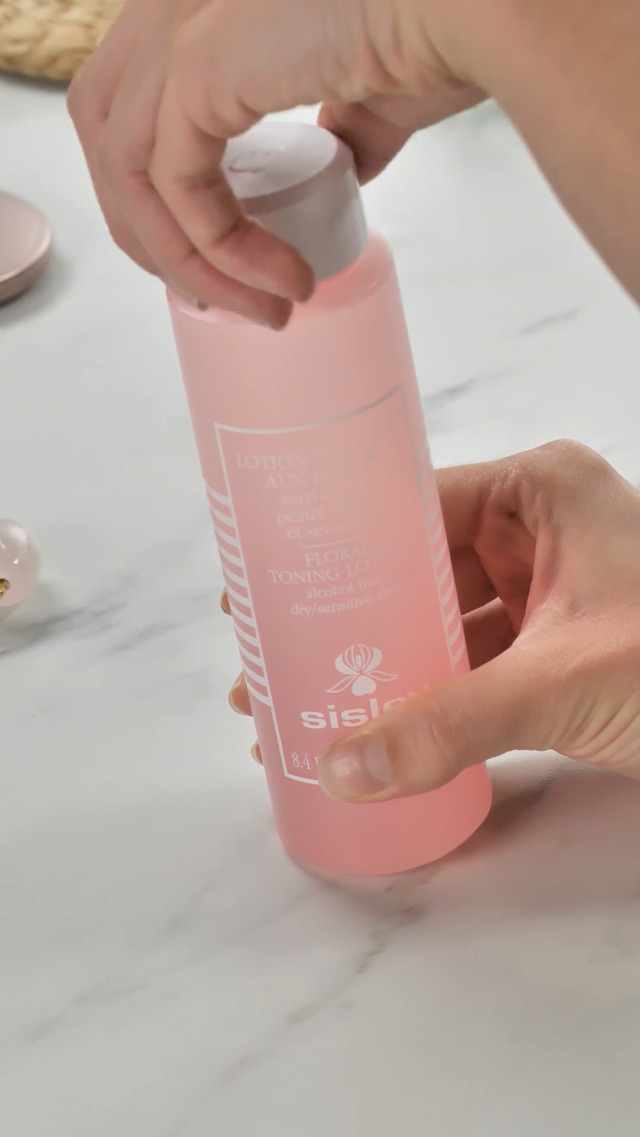 Amazon.com: Sisley Paris Floral Toning Lotion - 250 mL